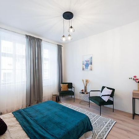 Sweet Cozy Apartment Prague Close To Mala Strana Luaran gambar